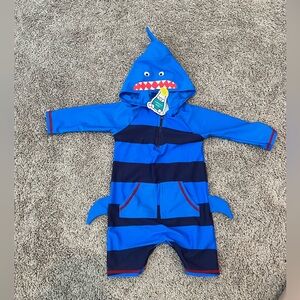 BNWT Vaenait Baby Shark Swimsuit One piece Raahguards Size Large 12 to 24 months